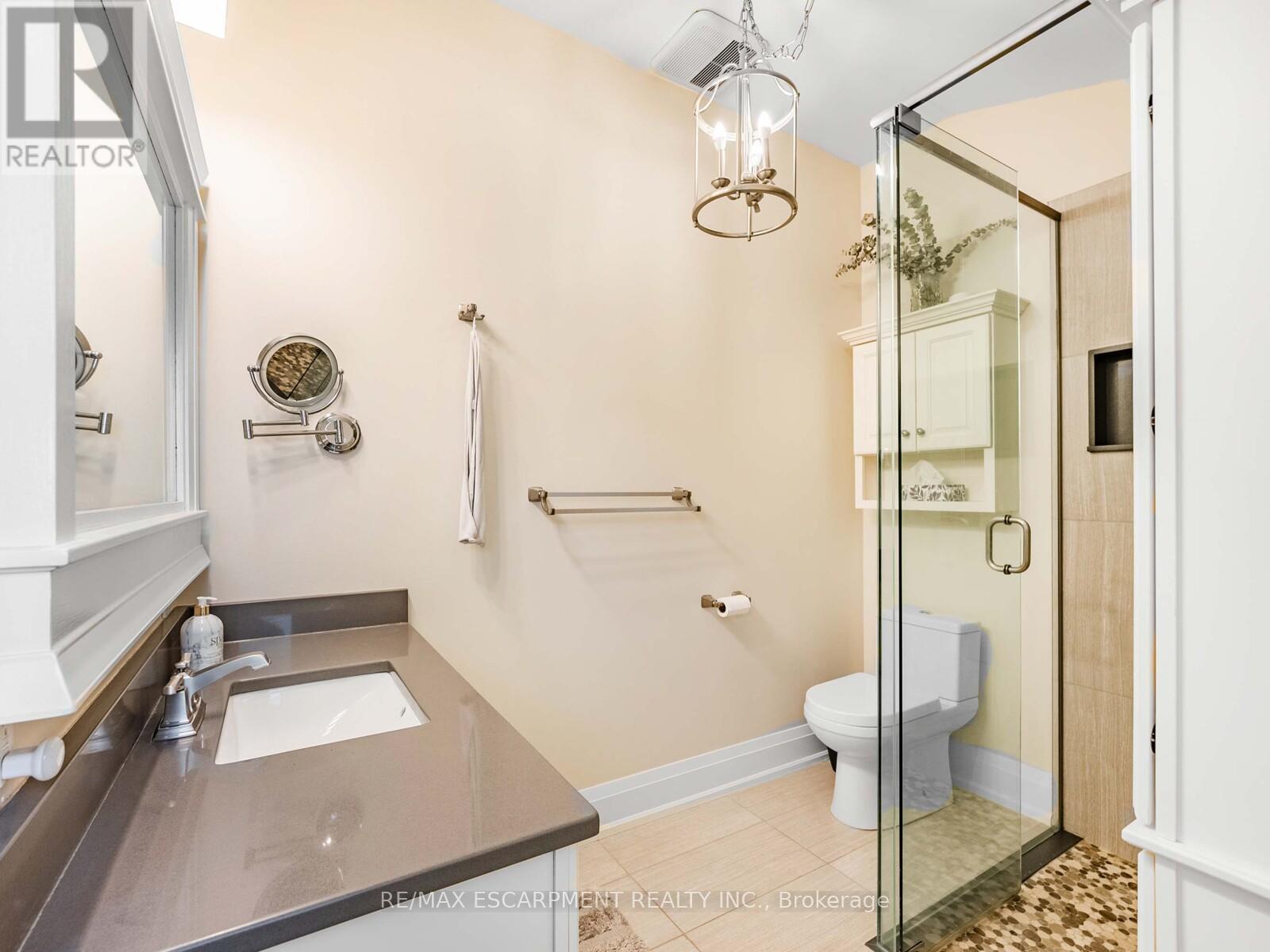5334 Linbrook Road, Burlington, Ontario  L7L 3T9 - Photo 22 - W12458115