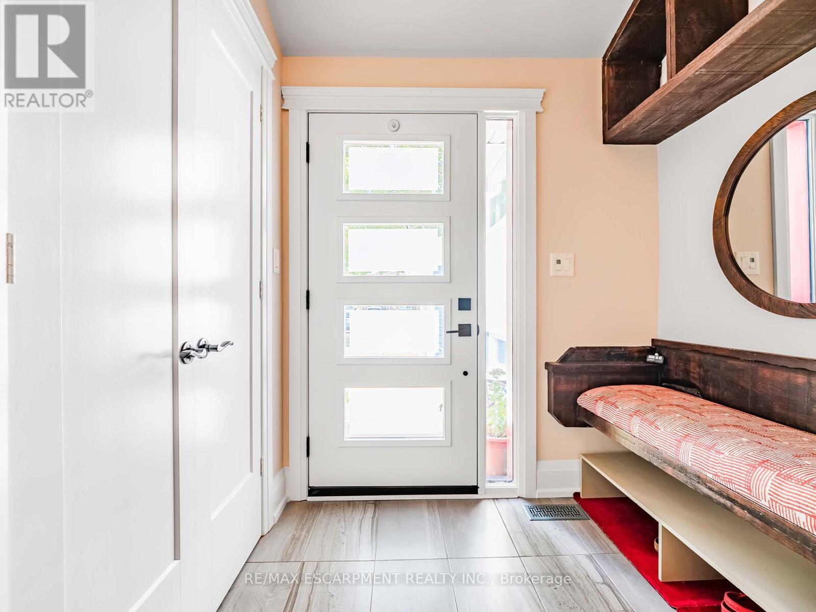 5334 Linbrook Road, Burlington, Ontario  L7L 3T9 - Photo 4 - W12458115