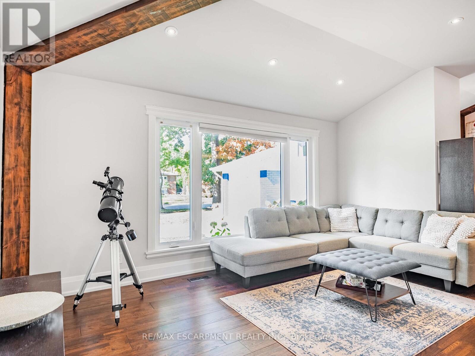 5334 Linbrook Road, Burlington, Ontario  L7L 3T9 - Photo 6 - W12458115
