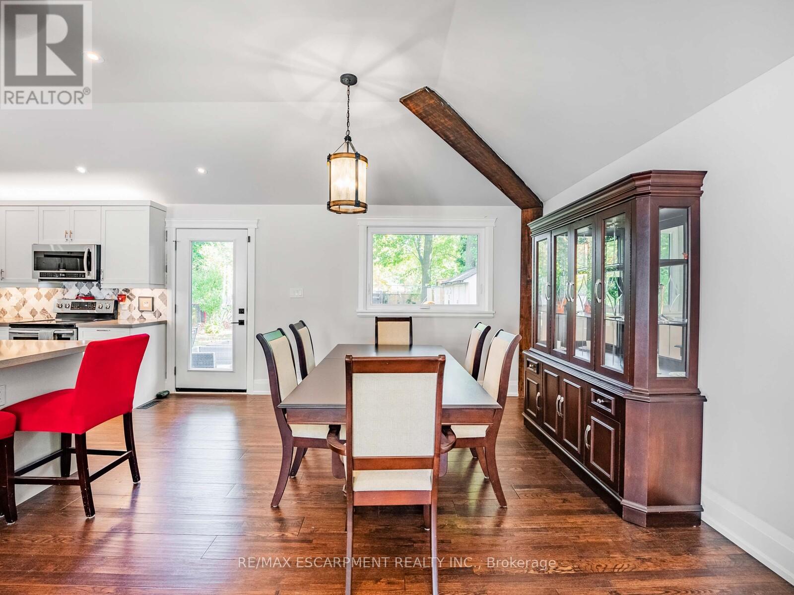 5334 Linbrook Road, Burlington, Ontario  L7L 3T9 - Photo 9 - W12458115