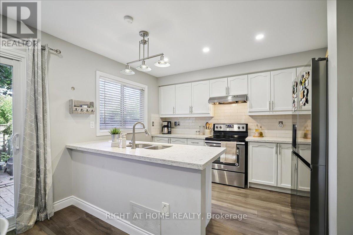 555 Taylor Crescent, Burlington, Ontario  L7L 6J7 - Photo 15 - W12458116