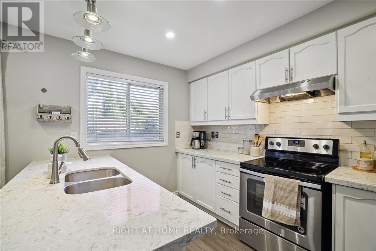 555 Taylor Crescent, Burlington, Ontario  L7L 6J7 - Photo 16 - W12458116