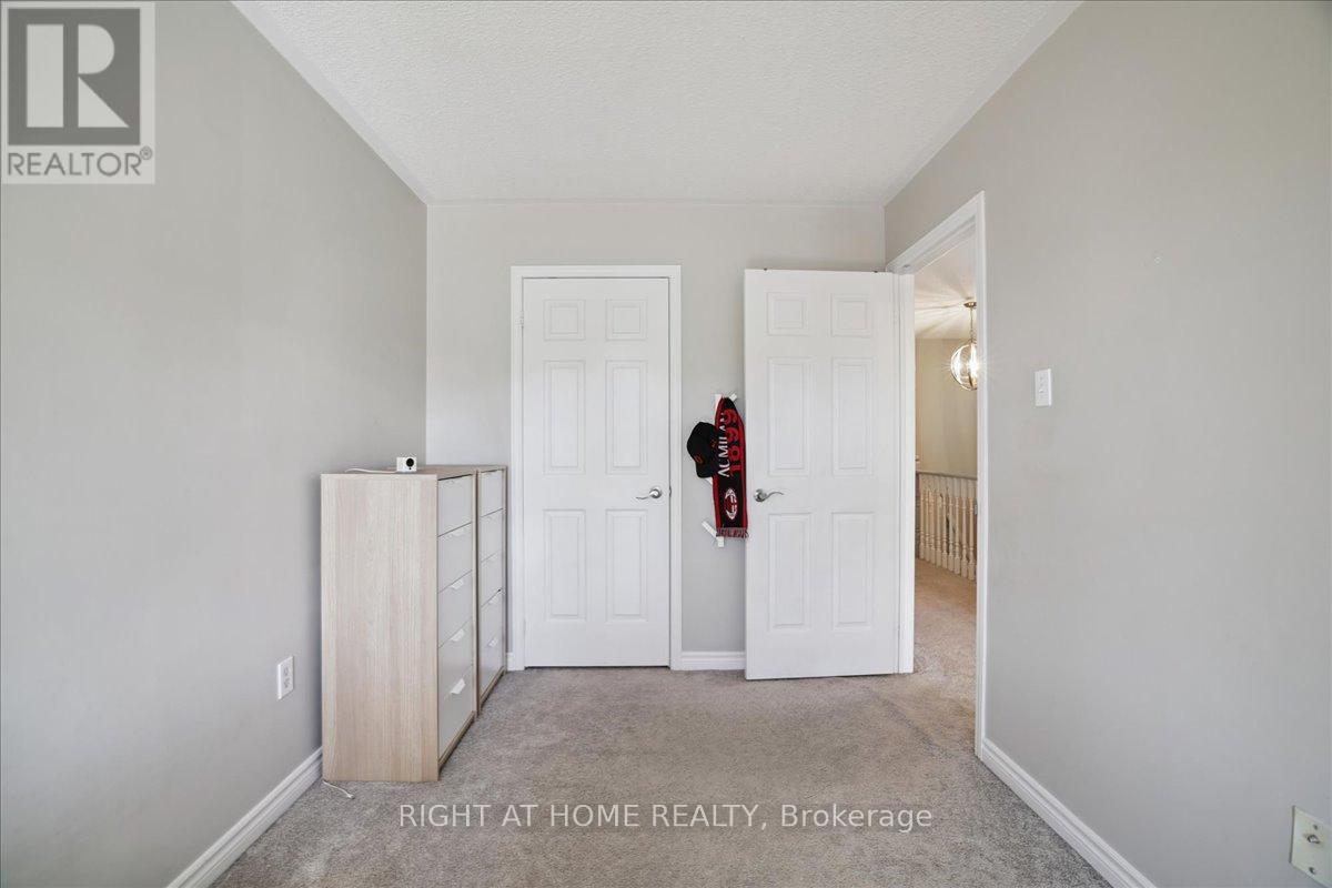 555 Taylor Crescent, Burlington, Ontario  L7L 6J7 - Photo 26 - W12458116