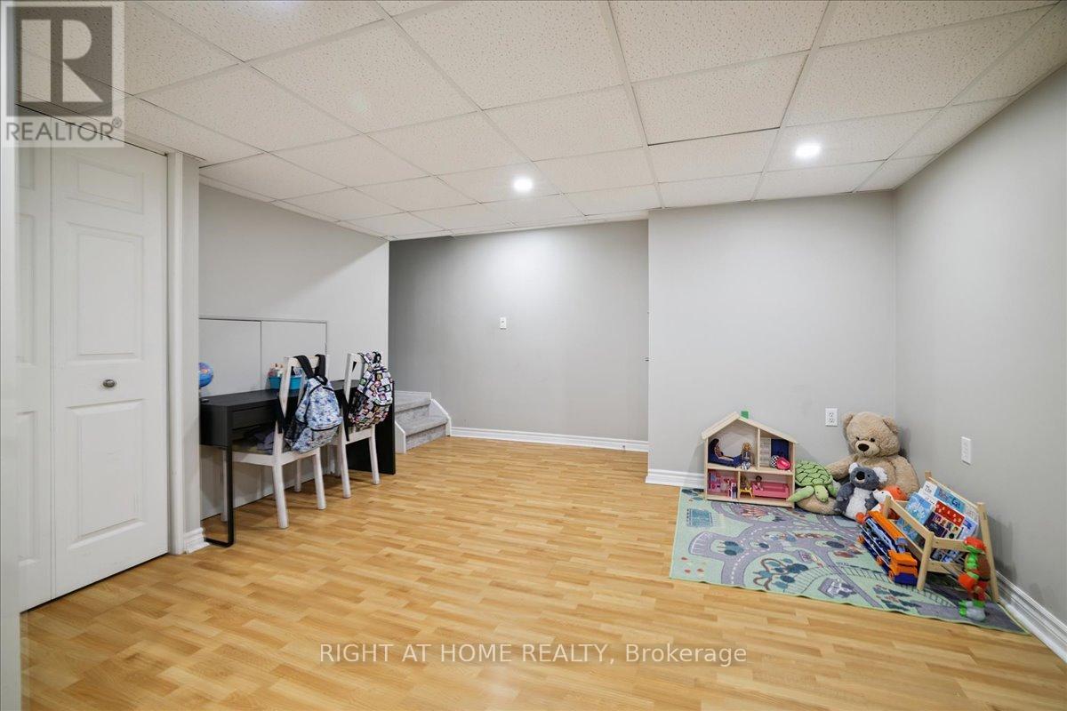 555 Taylor Crescent, Burlington, Ontario  L7L 6J7 - Photo 27 - W12458116