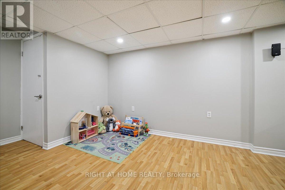 555 Taylor Crescent, Burlington, Ontario  L7L 6J7 - Photo 28 - W12458116