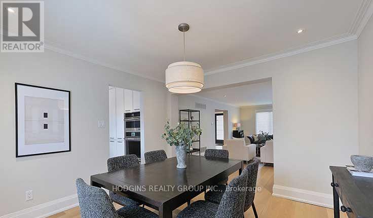 1726 Sherwood Forrest Circle, Mississauga, Ontario  L5K 2H6 - Photo 17 - W12458121