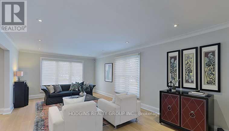1726 Sherwood Forrest Circle, Mississauga, Ontario  L5K 2H6 - Photo 18 - W12458121