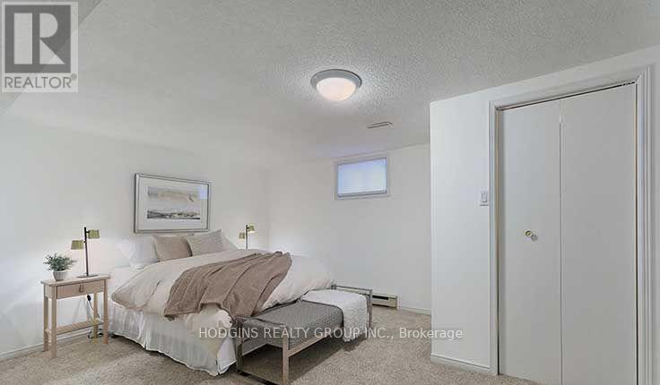 1726 Sherwood Forrest Circle, Mississauga, Ontario  L5K 2H6 - Photo 19 - W12458121