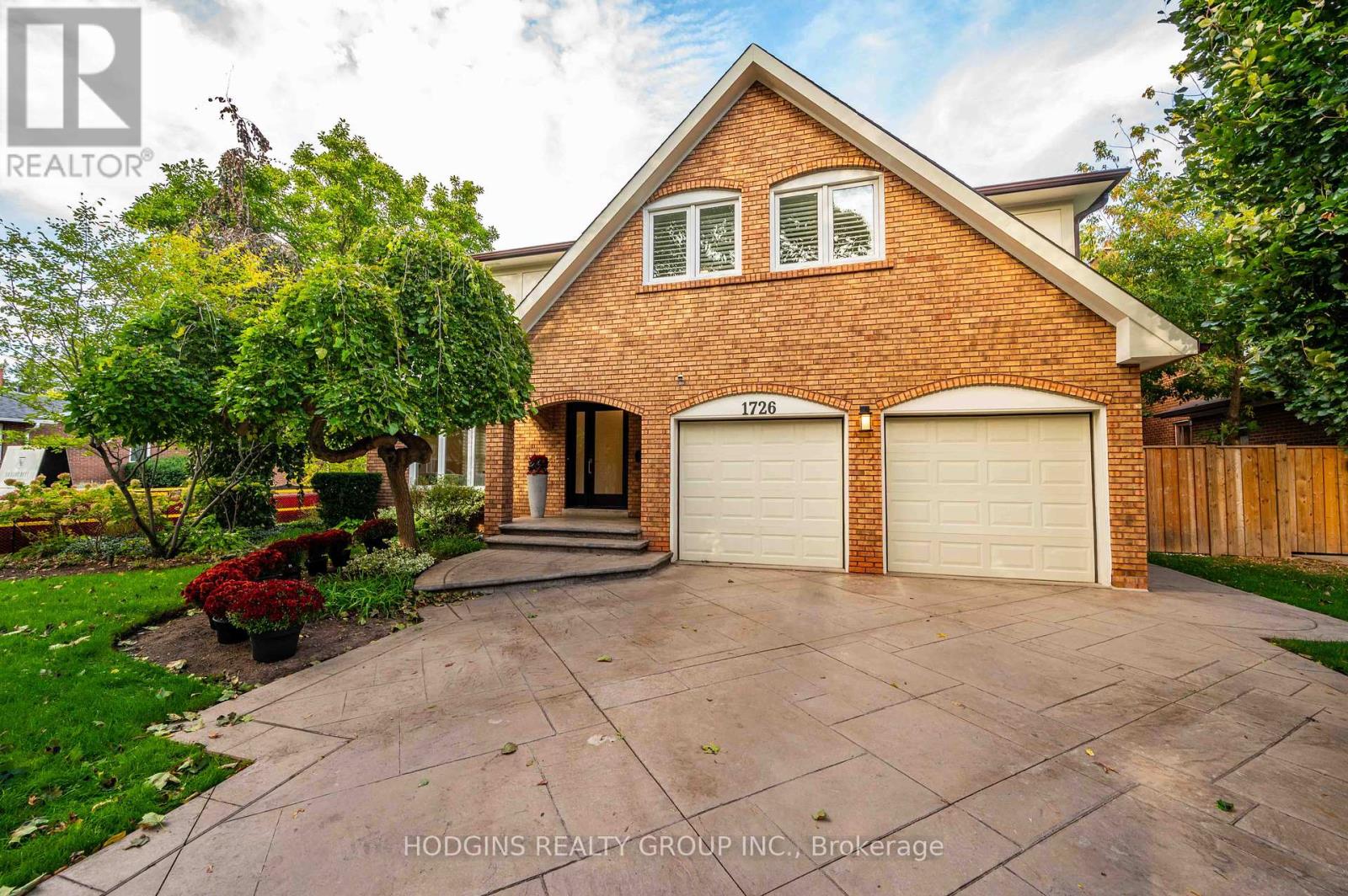 1726 Sherwood Forrest Circle, Mississauga, Ontario  L5K 2H6 - Photo 2 - W12458121