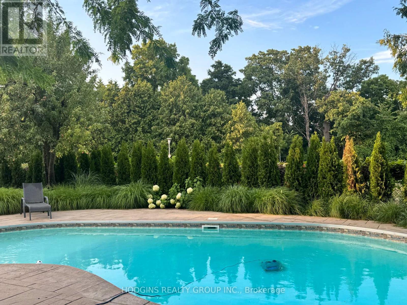1726 Sherwood Forrest Circle, Mississauga, Ontario  L5K 2H6 - Photo 4 - W12458121