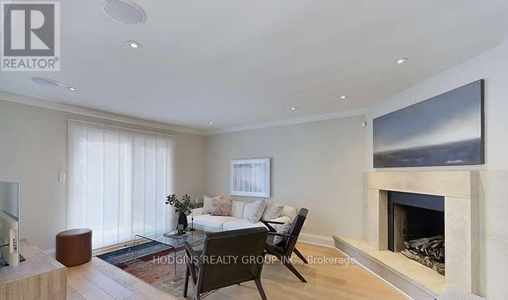 1726 Sherwood Forrest Circle, Mississauga, Ontario  L5K 2H6 - Photo 8 - W12458121