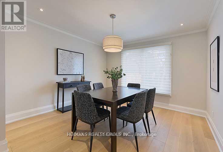1726 Sherwood Forrest Circle, Mississauga, Ontario  L5K 2H6 - Photo 9 - W12458121