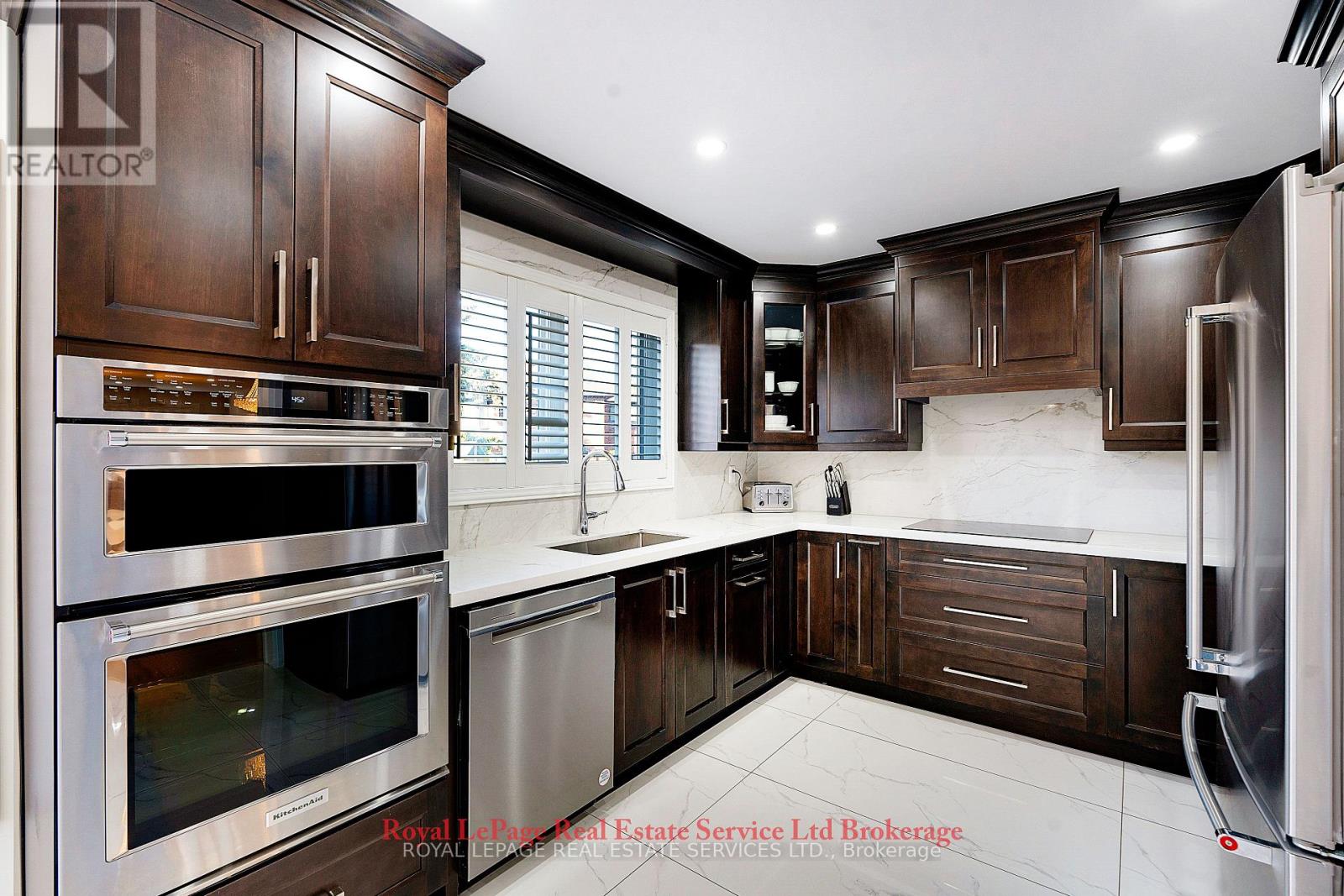 2088 Kempton Park Drive, Mississauga, Ontario  L5M 2Y9 - Photo 14 - W12458128