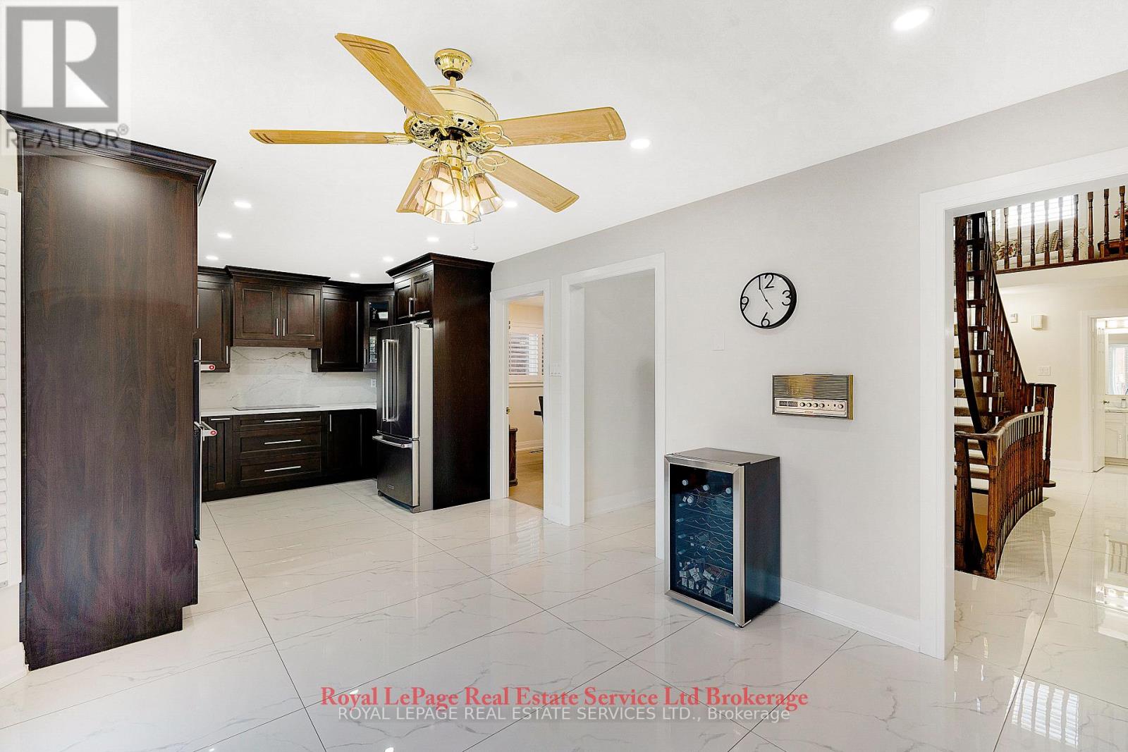 2088 Kempton Park Drive, Mississauga, Ontario  L5M 2Y9 - Photo 17 - W12458128