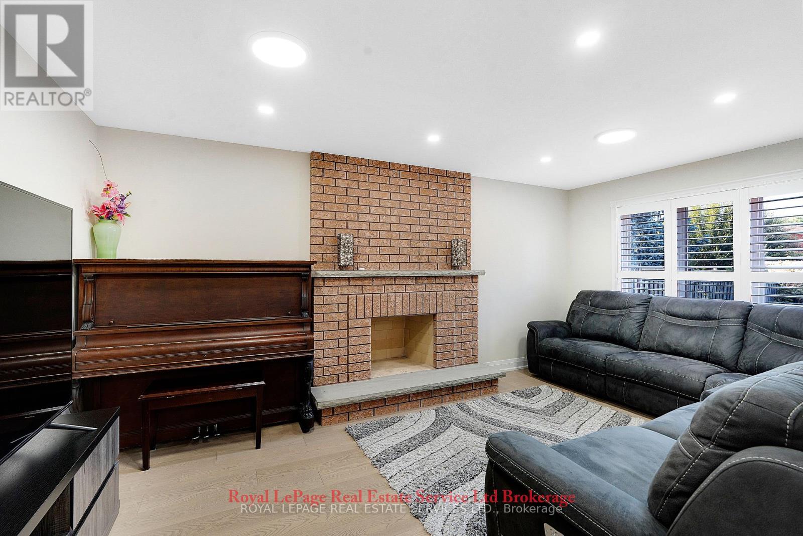 2088 Kempton Park Drive, Mississauga, Ontario  L5M 2Y9 - Photo 18 - W12458128