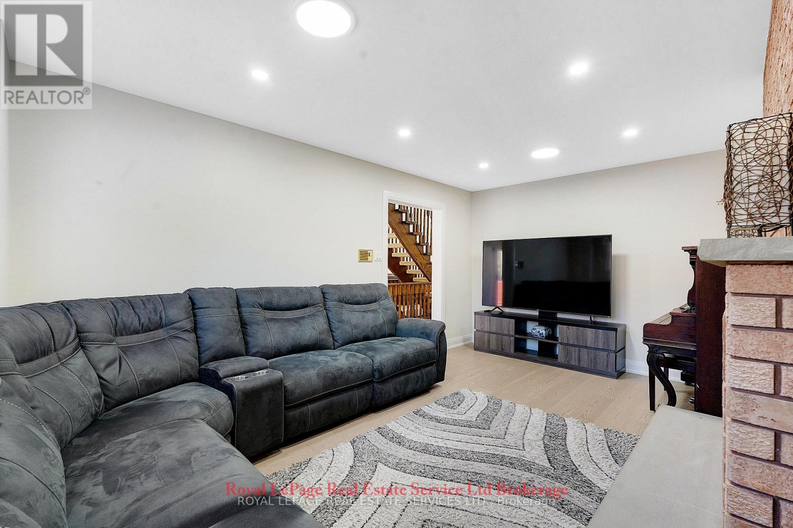 2088 Kempton Park Drive, Mississauga, Ontario  L5M 2Y9 - Photo 19 - W12458128