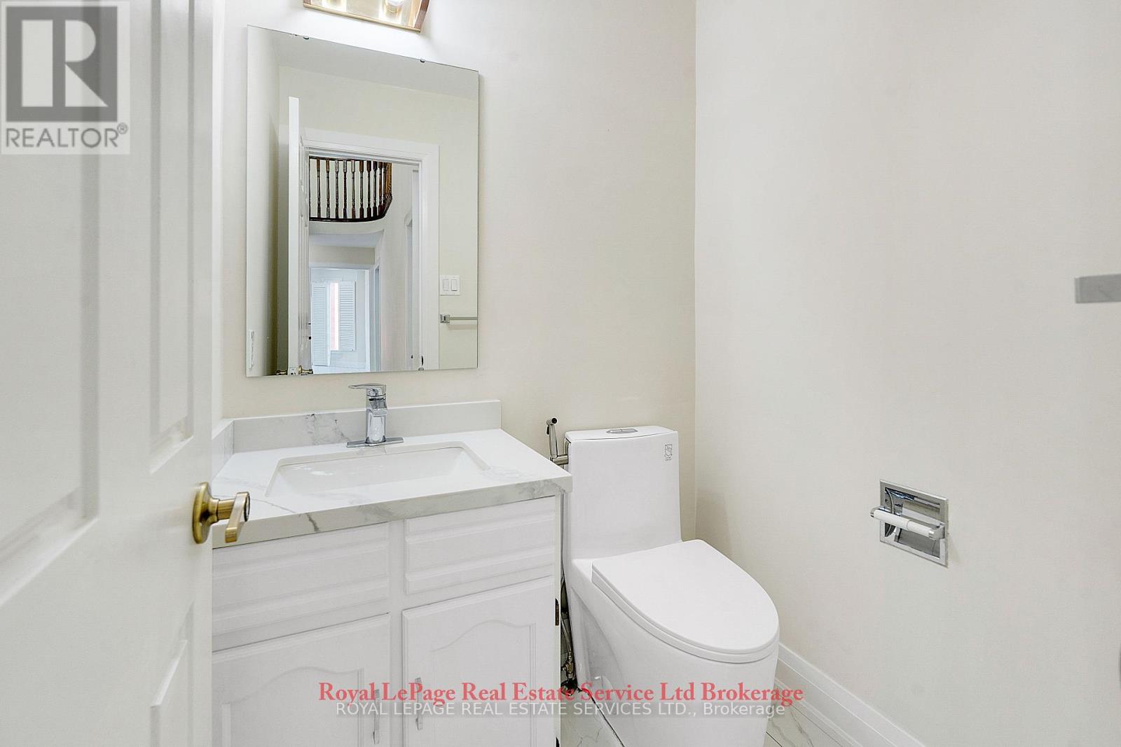 2088 Kempton Park Drive, Mississauga, Ontario  L5M 2Y9 - Photo 21 - W12458128
