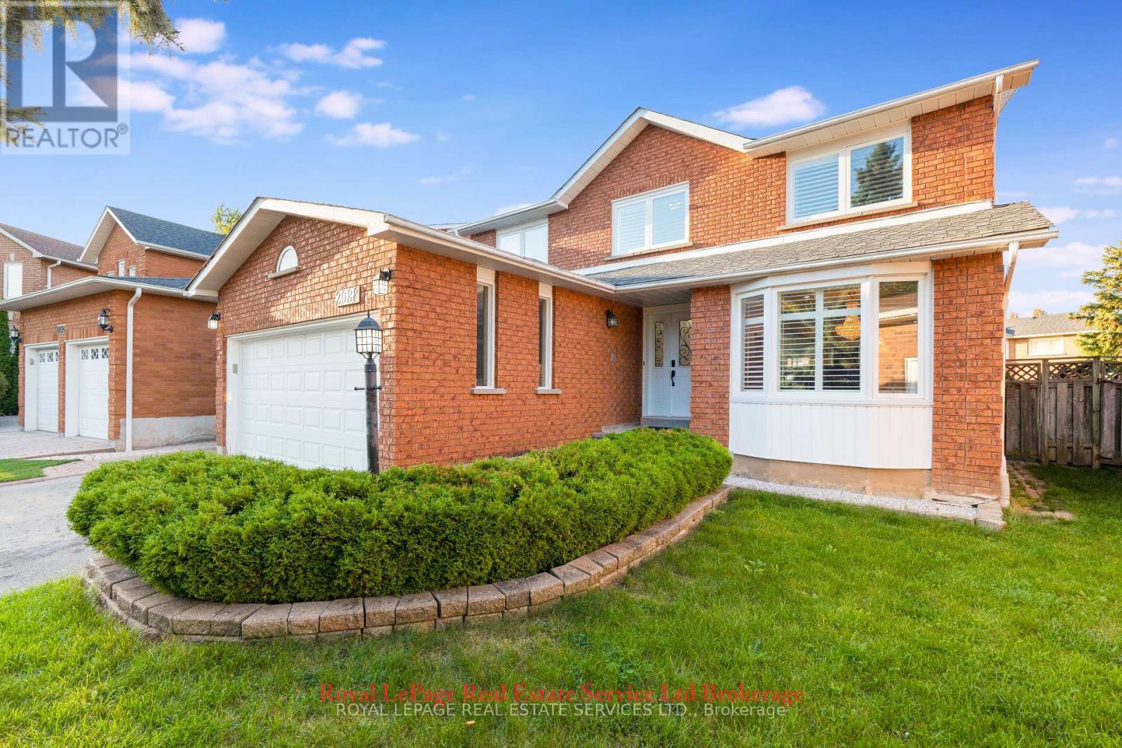 2088 Kempton Park Drive, Mississauga, Ontario  L5M 2Y9 - Photo 3 - W12458128