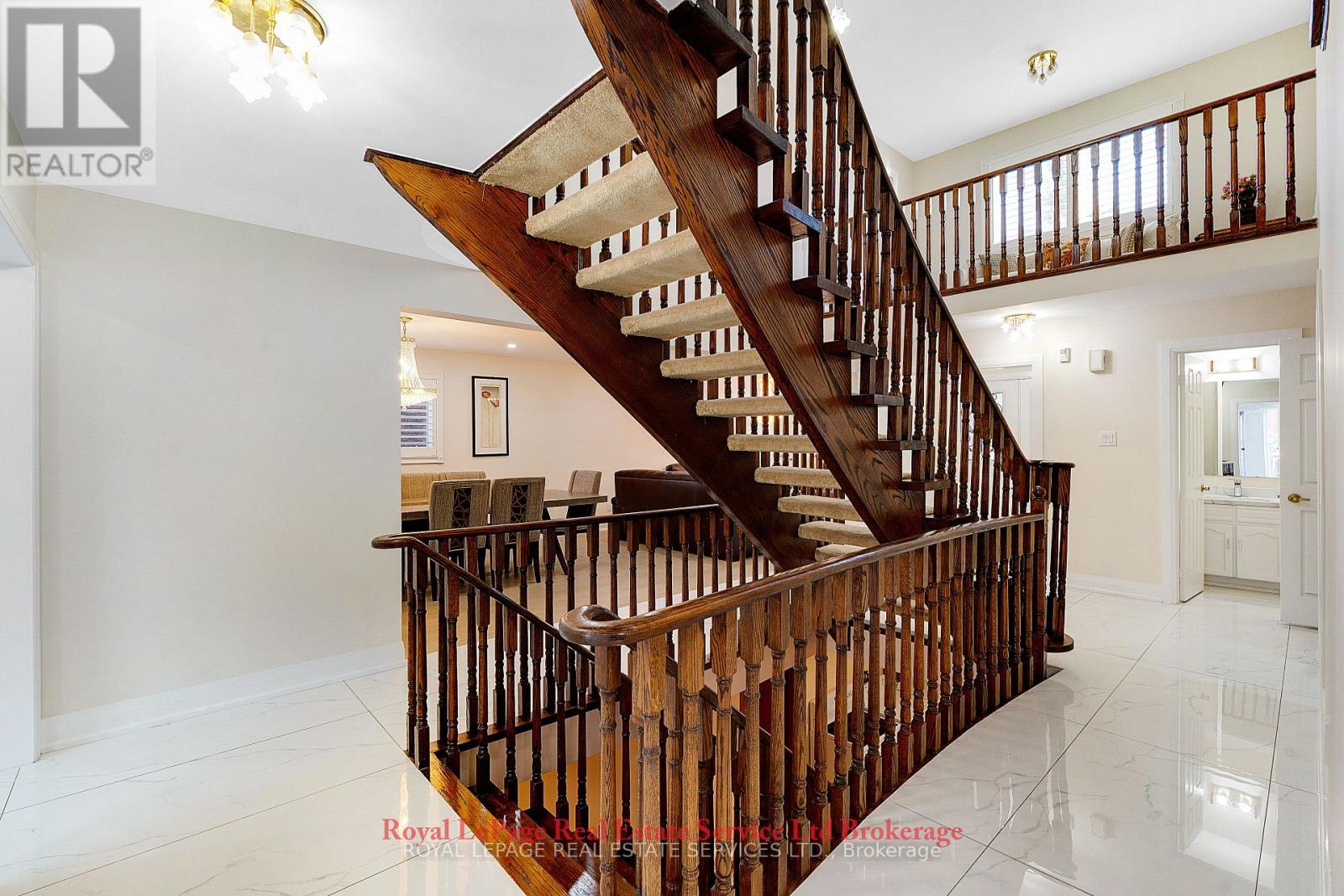 2088 Kempton Park Drive, Mississauga, Ontario  L5M 2Y9 - Photo 7 - W12458128