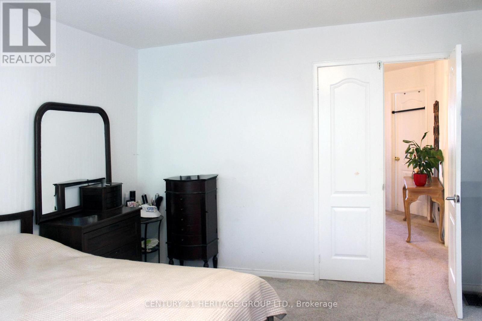 250 Ferndale Drive S, Barrie (Ardagh), Ontario  L4N 8J9 - Photo 16 - S12451317
