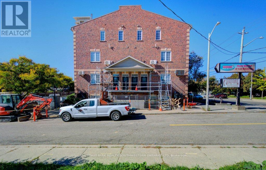 555 King Street E, Kitchener, Ontario  N2G 2L9 - Photo 18 - X12458104