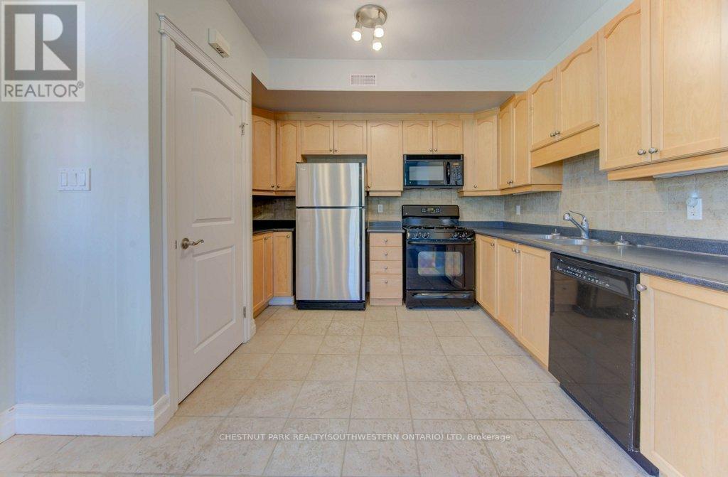 555 King Street E, Kitchener, Ontario  N2G 2L9 - Photo 2 - X12458104