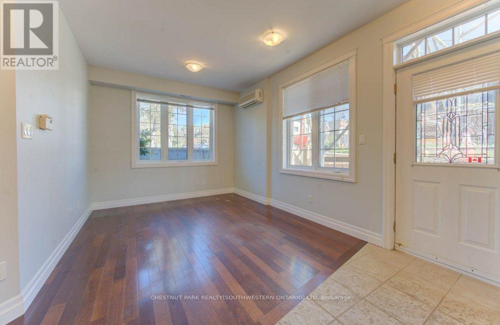 555 King Street E, Kitchener, Ontario  N2G 2L9 - Photo 5 - X12458104