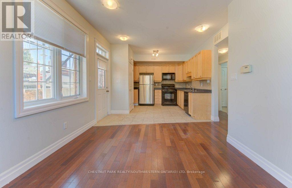 555 King Street E, Kitchener, Ontario  N2G 2L9 - Photo 8 - X12458104