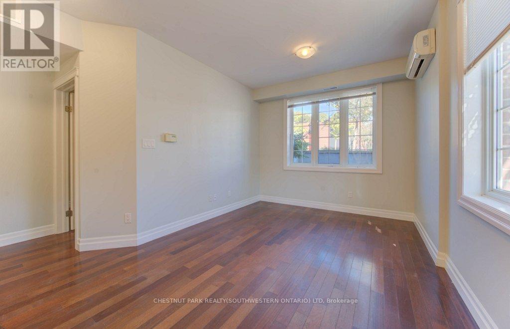 555 King Street E, Kitchener, Ontario  N2G 2L9 - Photo 9 - X12458104
