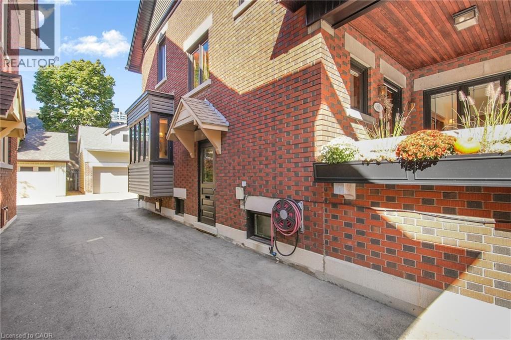 60 Heins Avenue, Kitchener, Ontario  N2G 1Z8 - Photo 4 - 40777896