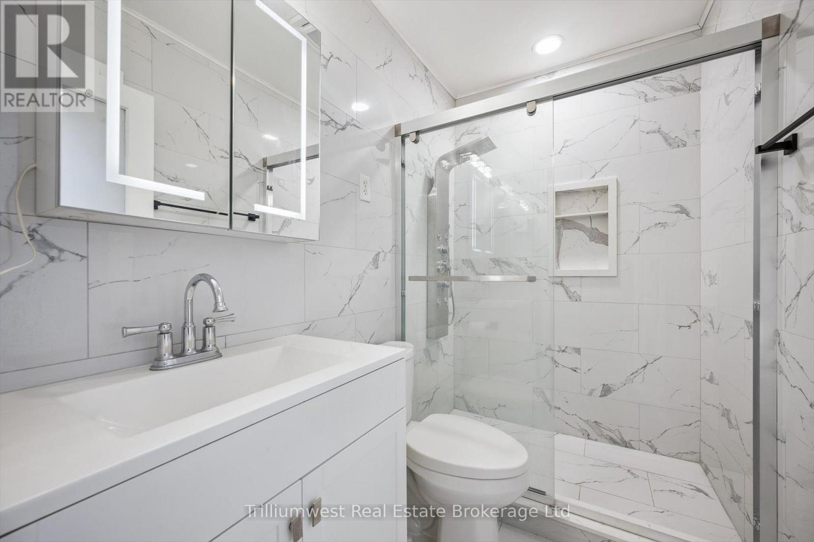 405 Wellington Street N, Kitchener, Ontario  N2H 5L3 - Photo 23 - X12458146