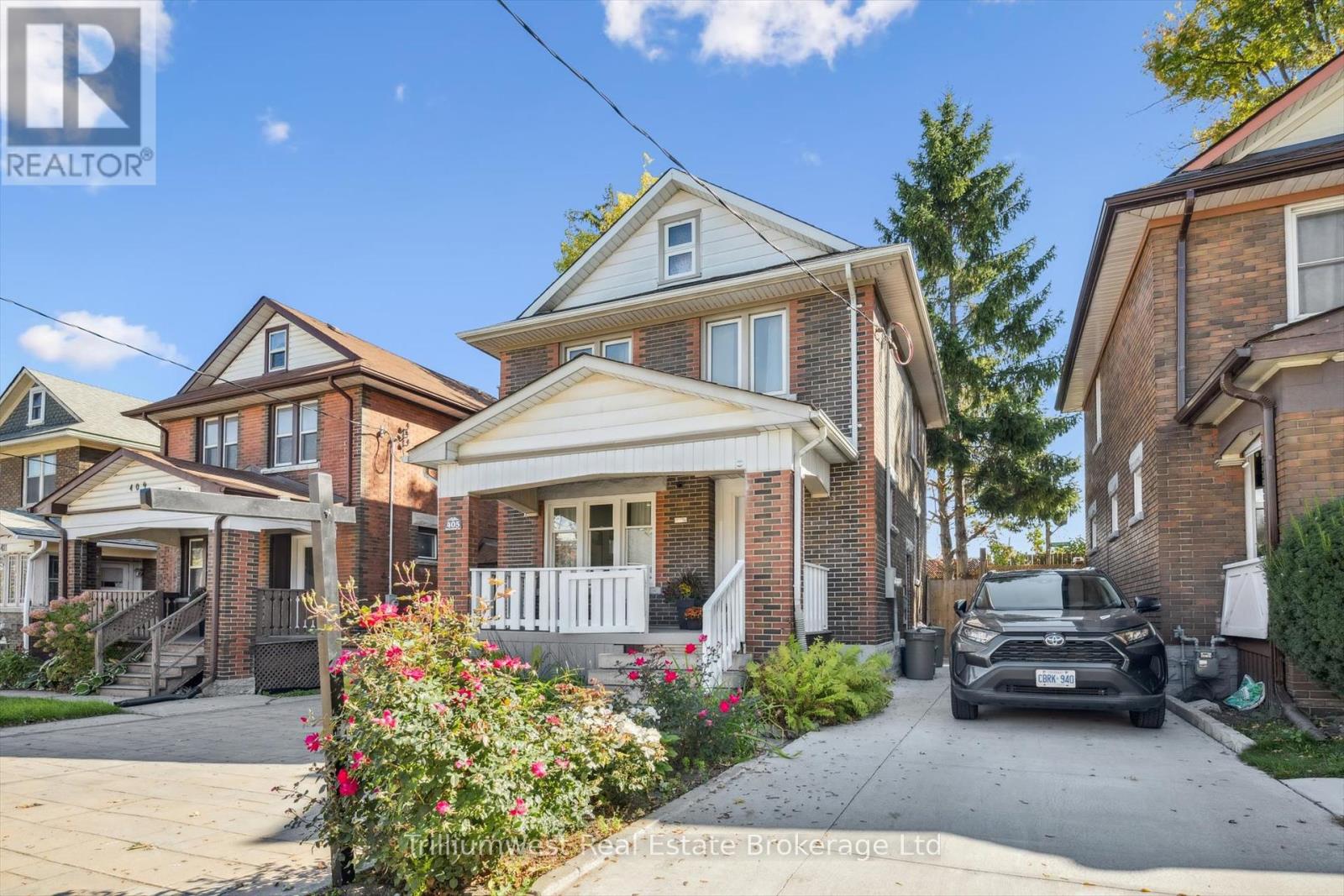 Property at 405 WELLINGTON STREET N image 3