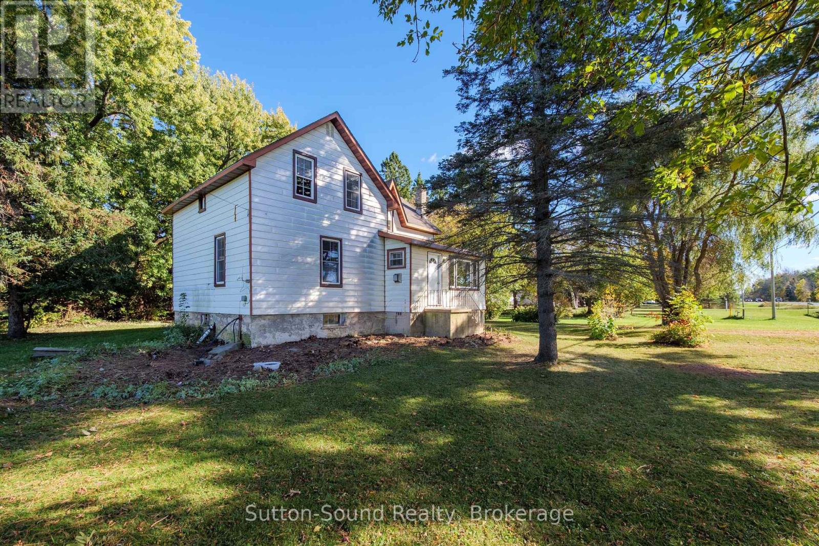 19733 Hwy 6 Highway, Georgian Bluffs, Ontario  N1M 2W3 - Photo 21 - X12458152