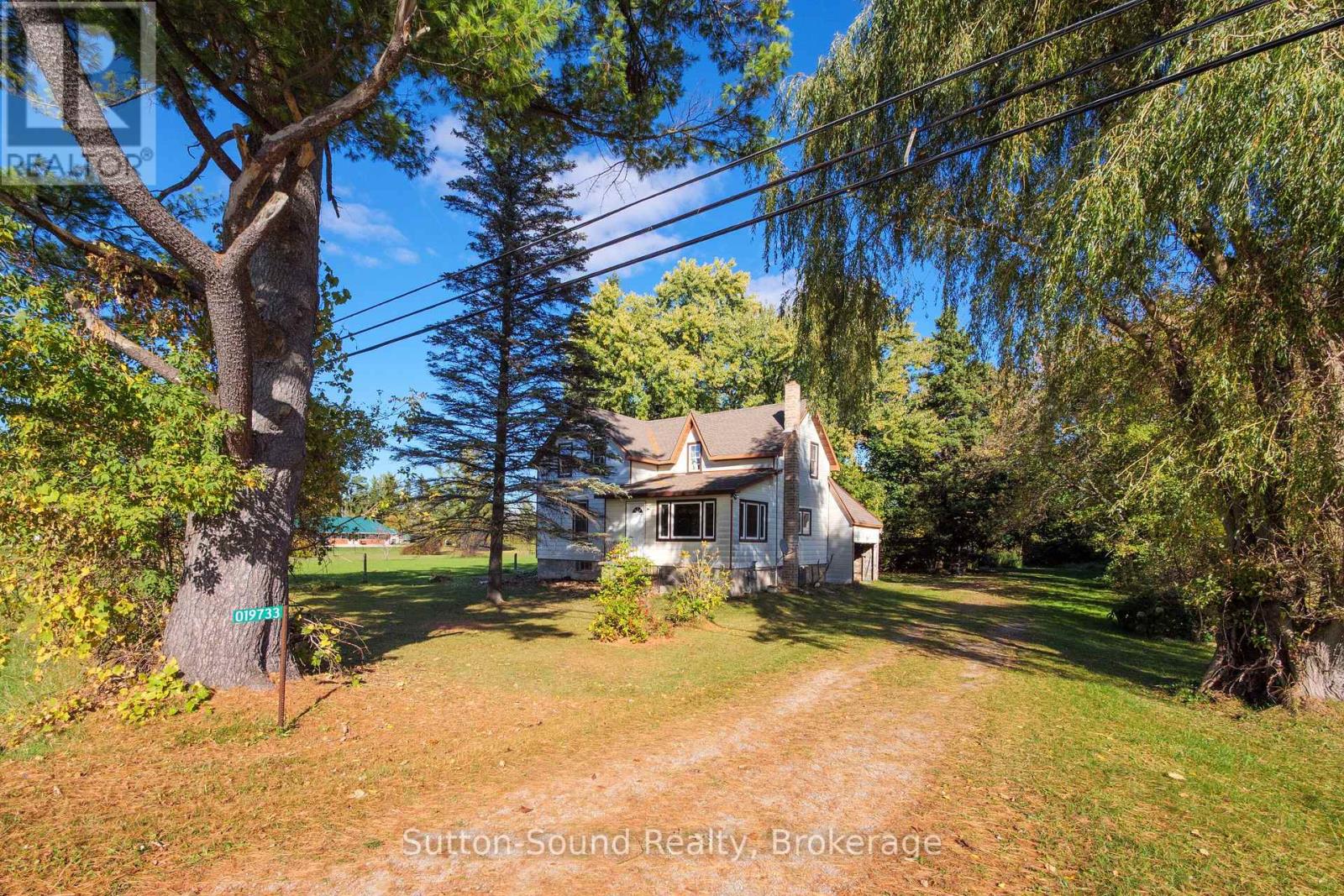 19733 Hwy 6 Highway, Georgian Bluffs, Ontario  N1M 2W3 - Photo 23 - X12458152