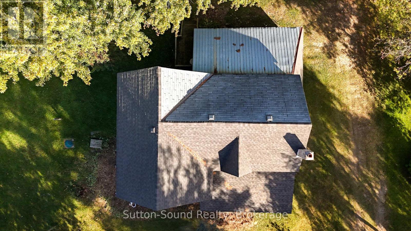 19733 Hwy 6 Highway, Georgian Bluffs, Ontario  N1M 2W3 - Photo 25 - X12458152