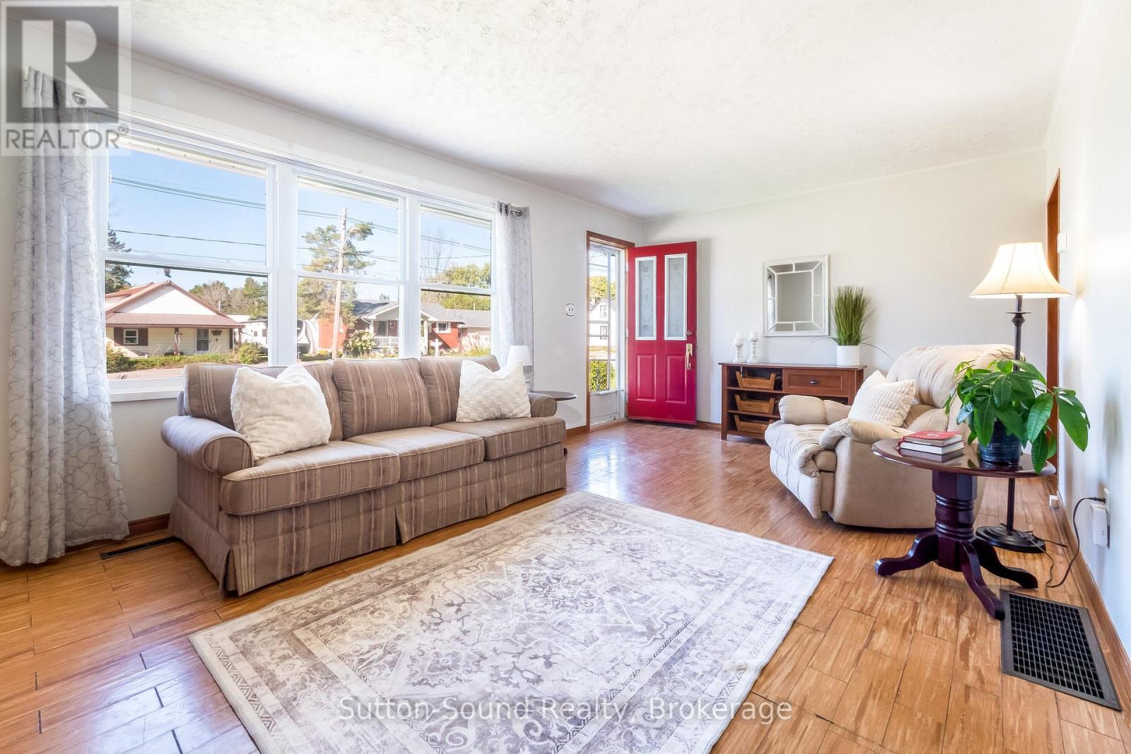 507 Mcnaughton Street, South Bruce Peninsula, Ontario  N0H 2T0 - Photo 10 - X12458155