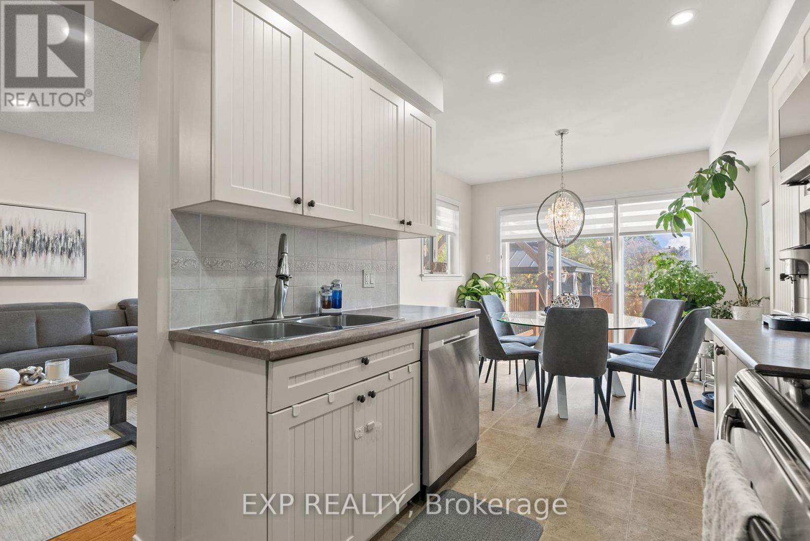 229 Duntroon Circle, Ottawa, Ontario  K1T 4C9 - Photo 11 - X12458190