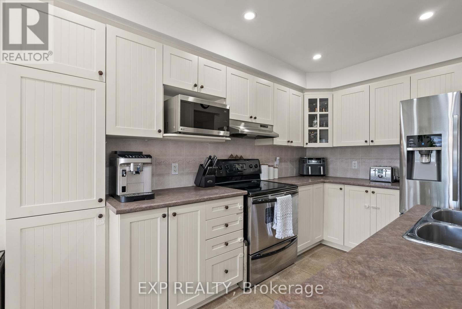 229 Duntroon Circle, Ottawa, Ontario  K1T 4C9 - Photo 12 - X12458190