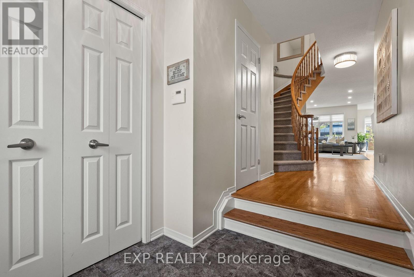 229 Duntroon Circle, Ottawa, Ontario  K1T 4C9 - Photo 4 - X12458190