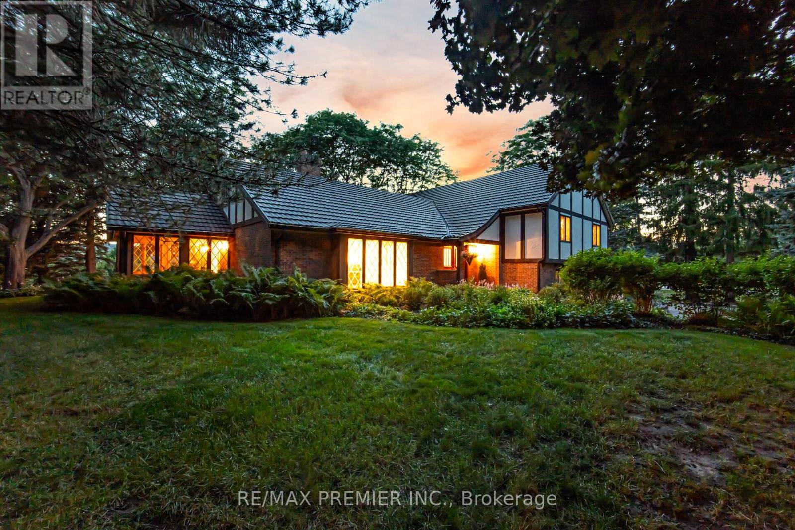 18 Ingleview Drive, Caledon, Ontario  L7C 1P3 - Photo 3 - W12458136