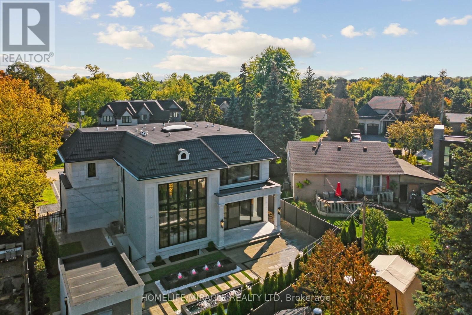 517 Stafford Drive, Oakville, Ontario  L6L 4M4 - Photo 3 - W12458137