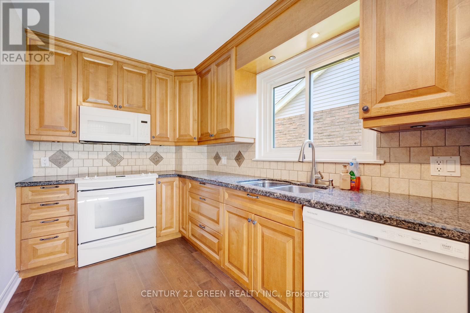 22 Davenrich Court, Brampton, Ontario  L6Z 1N6 - Photo 10 - W12458138