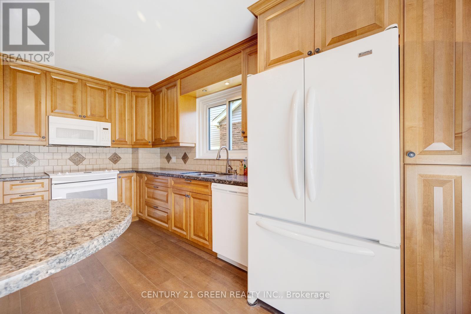 22 Davenrich Court, Brampton, Ontario  L6Z 1N6 - Photo 11 - W12458138