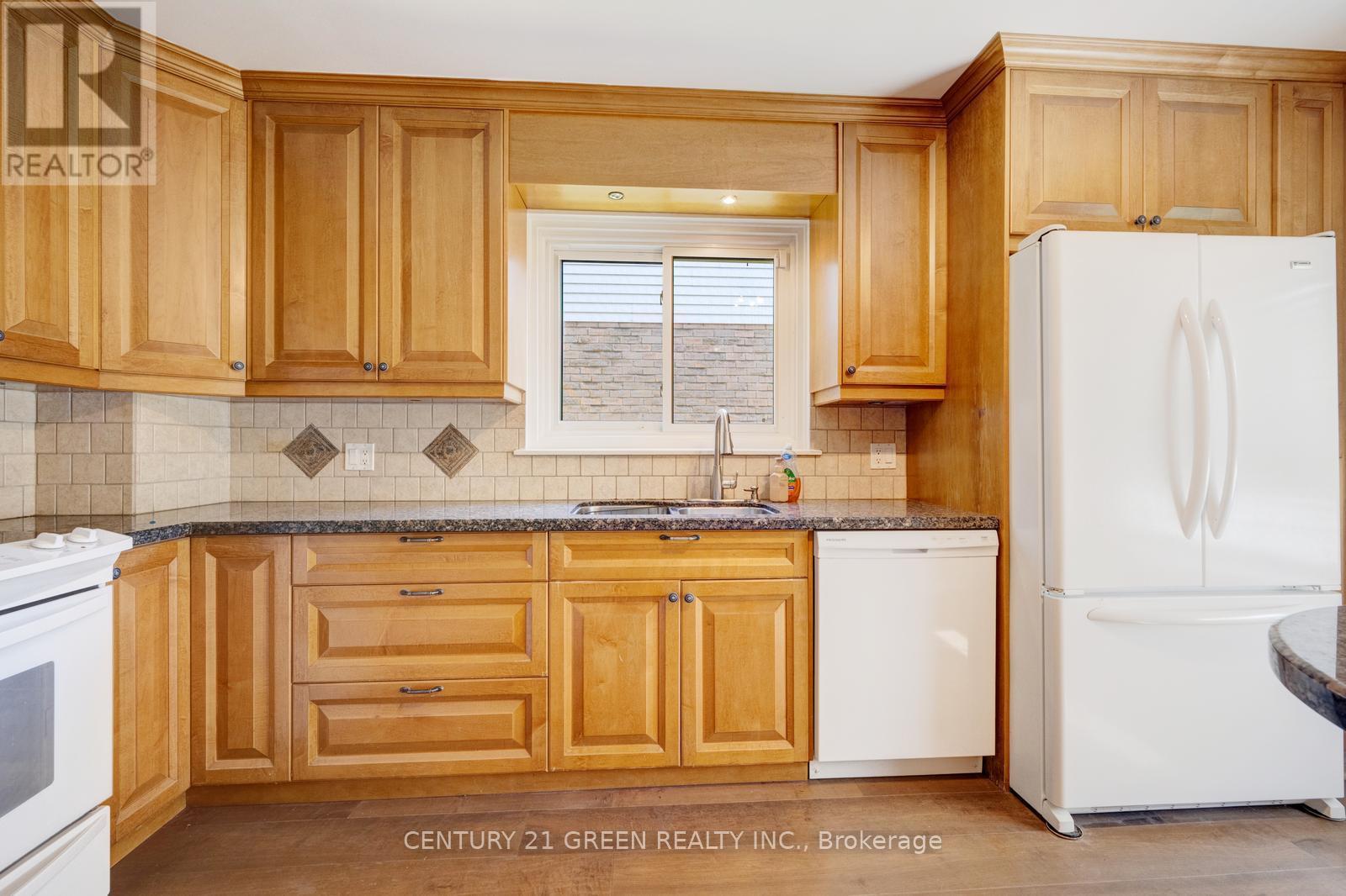 22 Davenrich Court, Brampton, Ontario  L6Z 1N6 - Photo 12 - W12458138