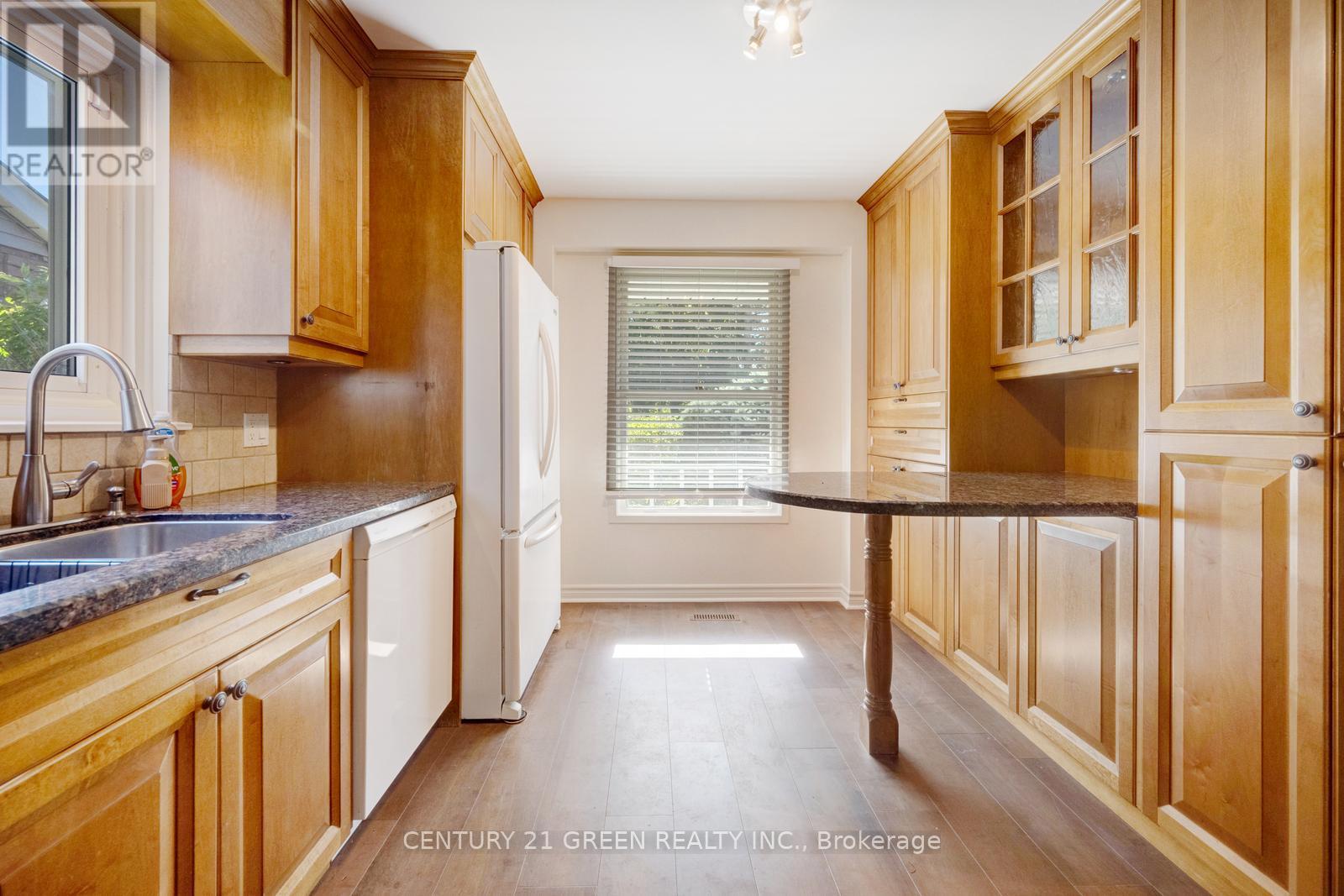22 Davenrich Court, Brampton, Ontario  L6Z 1N6 - Photo 13 - W12458138