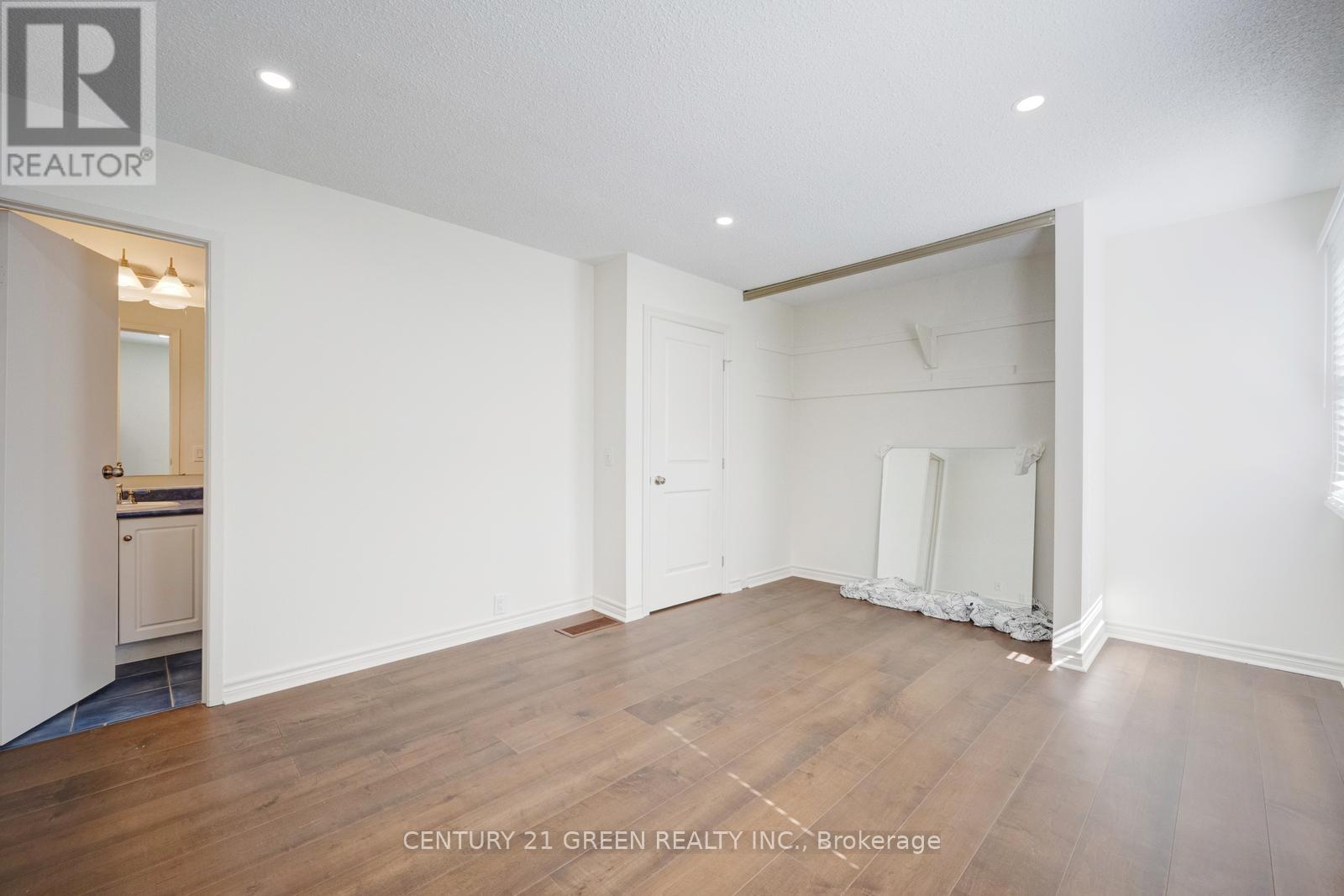 22 Davenrich Court, Brampton, Ontario  L6Z 1N6 - Photo 24 - W12458138
