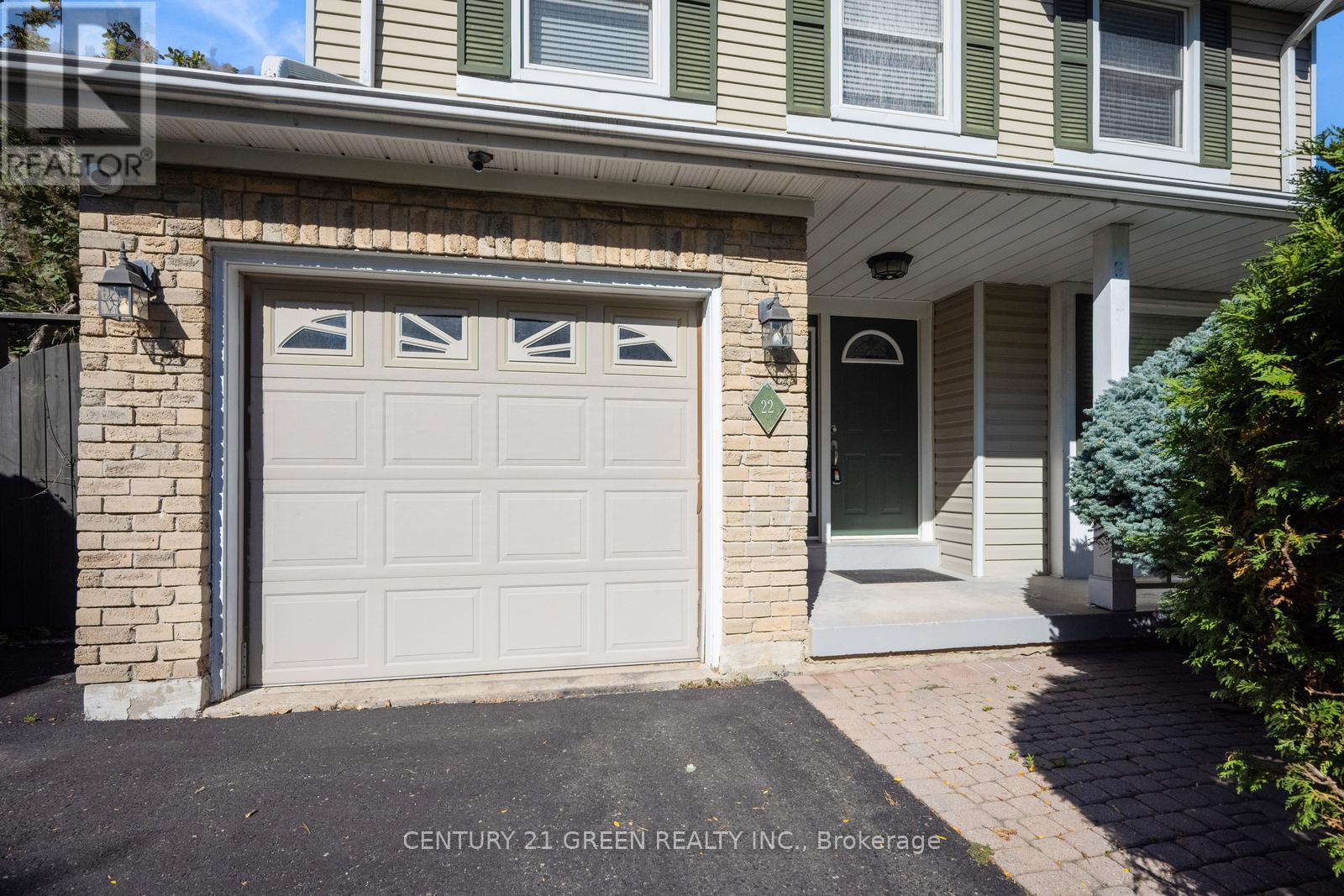 22 Davenrich Court, Brampton, Ontario  L6Z 1N6 - Photo 3 - W12458138