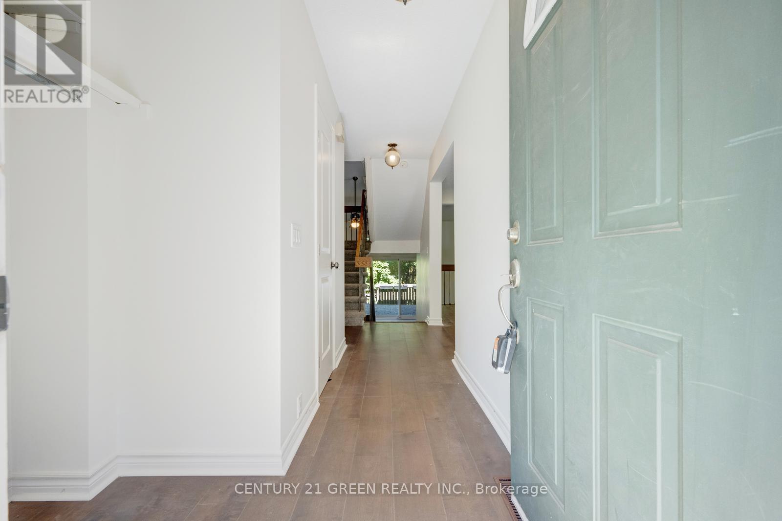 22 Davenrich Court, Brampton, Ontario  L6Z 1N6 - Photo 5 - W12458138