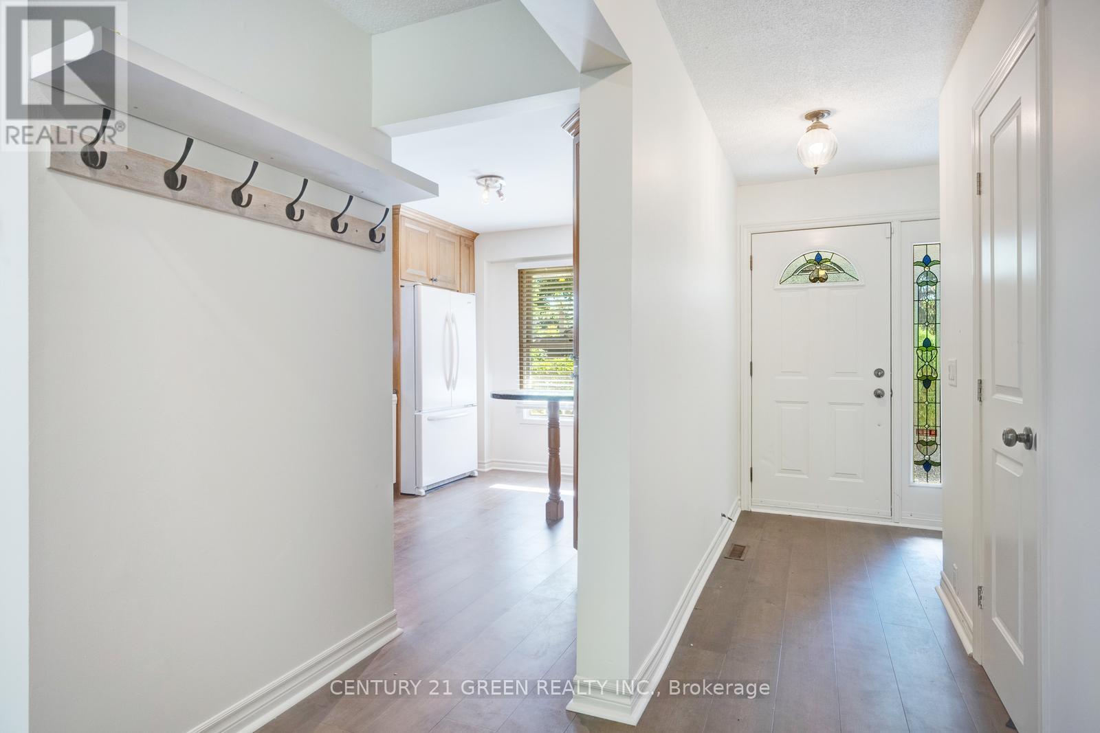 22 Davenrich Court, Brampton, Ontario  L6Z 1N6 - Photo 7 - W12458138