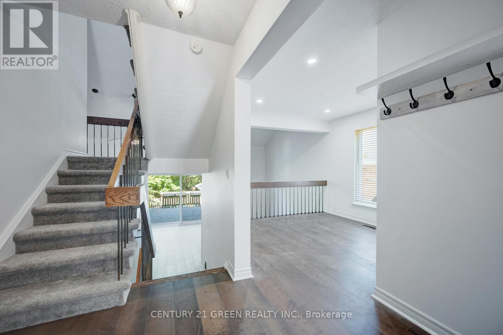 22 Davenrich Court, Brampton, Ontario  L6Z 1N6 - Photo 8 - W12458138